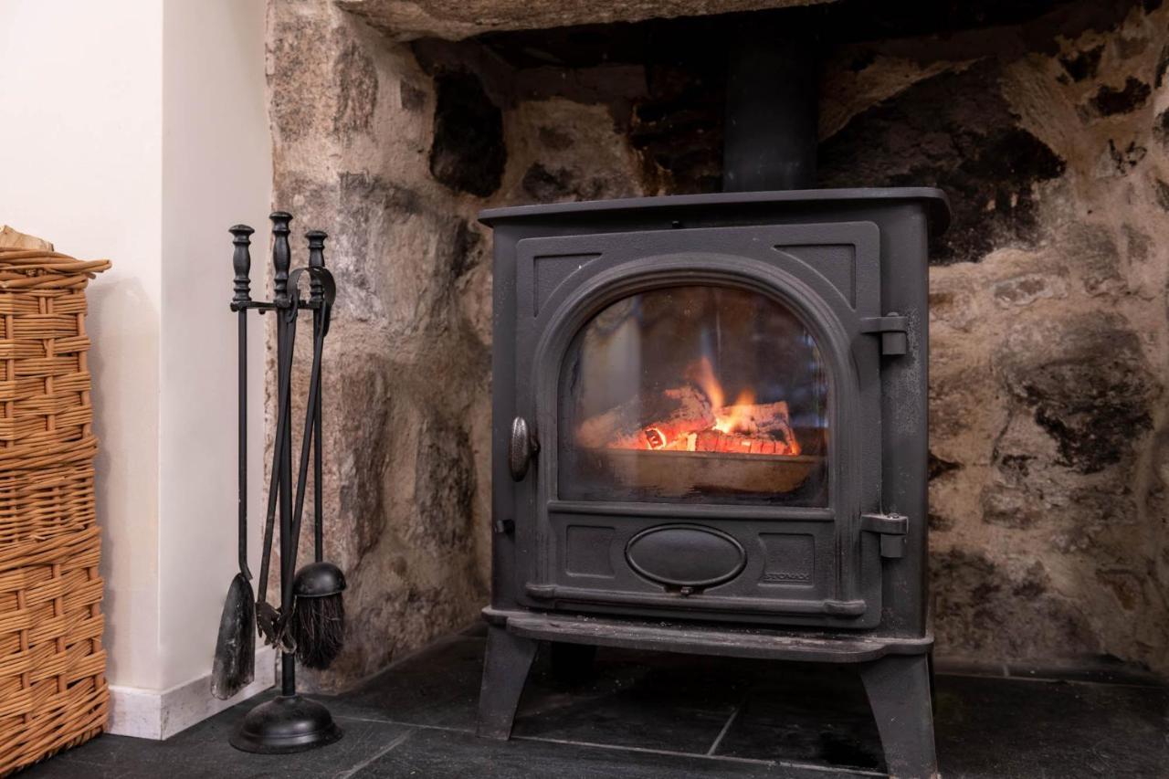 Riverside Cottage With Wood Fired Hot Tub In Cairngorms Ballater Exterior photo